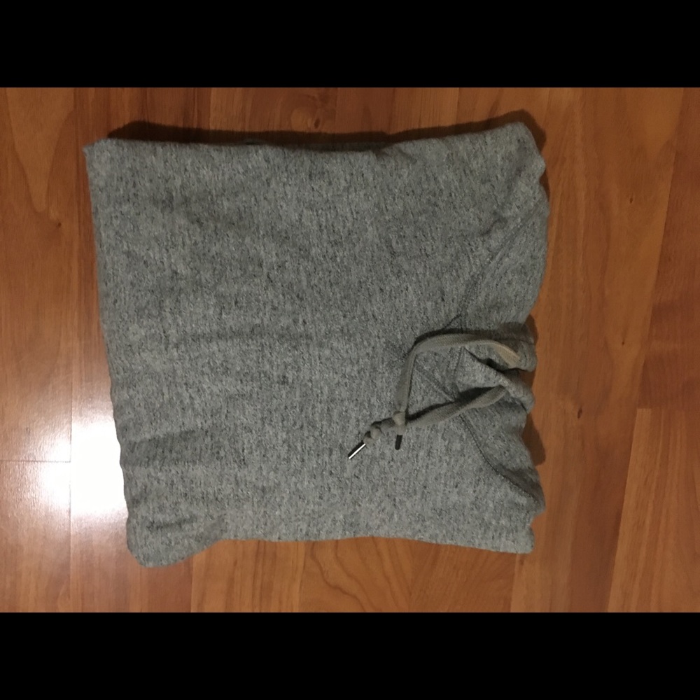 UNIQLO Pullover Hoodie